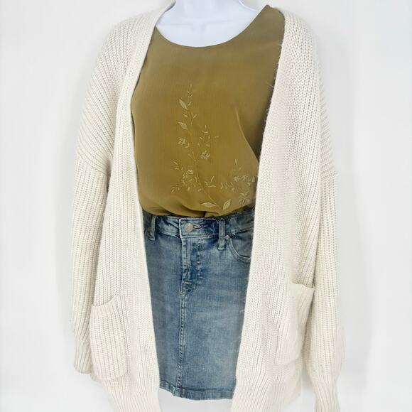 Maggie Sweet Olive Green Embroidered Floral Oversized Top Size Petite S - Picture 1 of 8